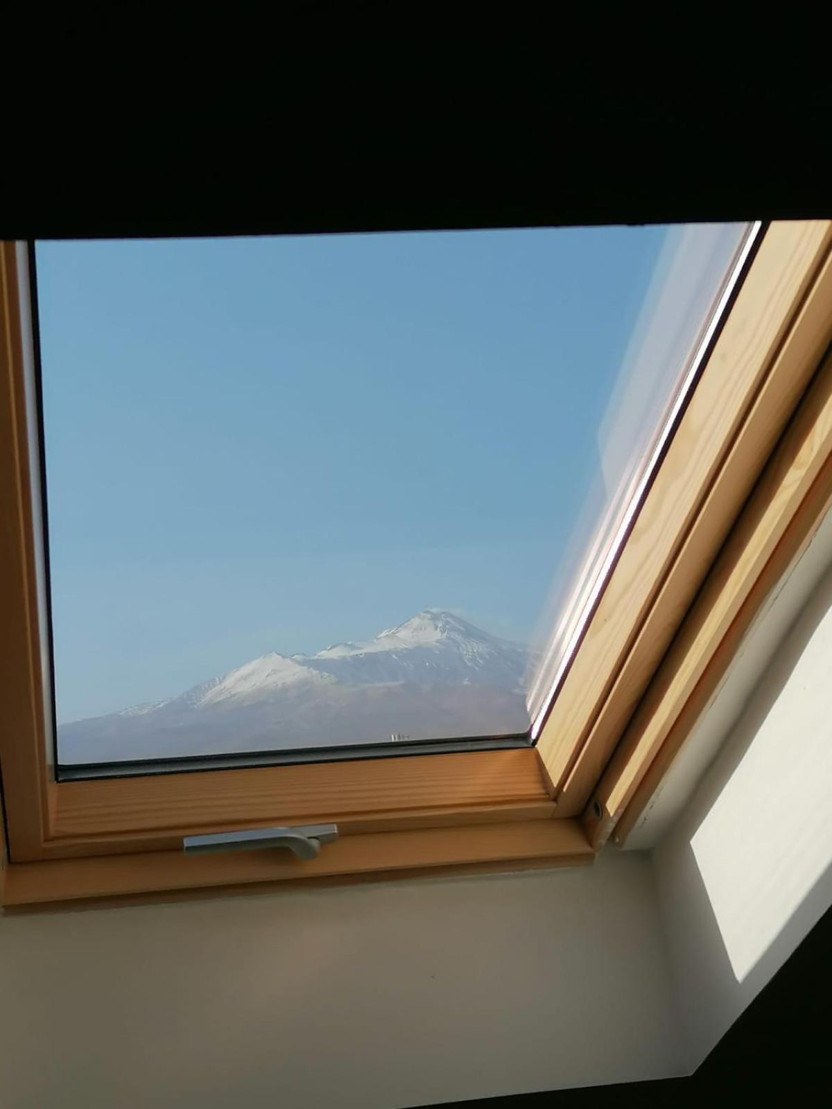 Il Sole Dell'Etna Leilighet Aci SantʼAntonio Eksteriør bilde
